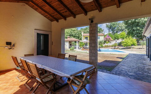 Istria Serenity: Møbel, Gulvbelægning, Udendørs Møbler, Udvej, Skygge, Dør, Stol, Svømmepøl, Backyard, Estate