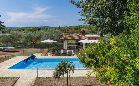 Istria Serenity: Svømmepøl, Udvej, Eco Hotel, Udendørs Møbler, Hacienda, Skygge, Estate, Paraply, Thermae, Villa