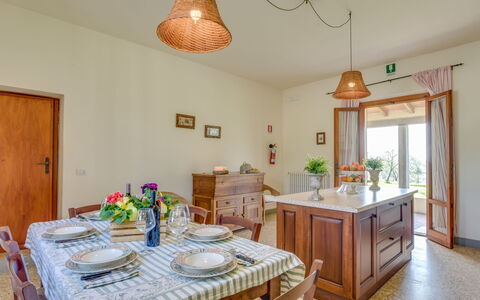 Vinci 980: Bord, Cabinetry, Møbel, Ejendom, Countertop, Køkken, Plante, Skuffe, Træ, Stol