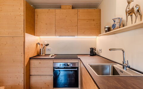 Dorian: Køkken, Countertop, Træ, Gulvbelægning, Cabinetry, Indretning, Køkkenvask, Møbel, Håndvask, Køkken Apparat