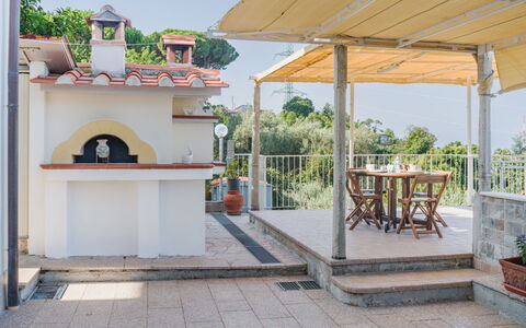 L'Edera e Il Mare: Altan, Skygge, Udendørs Struktur, Veranda, Hacienda, Stueplante, Hegn, Villa, Gelænder, Blomsterkrukke