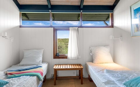 Anita - 400M from the Sea: Træ, Etage, Loft, Bed Frame, Seng, Soveværelse, Hårdttræ, Bejdse, Dagslys, Sengetøj