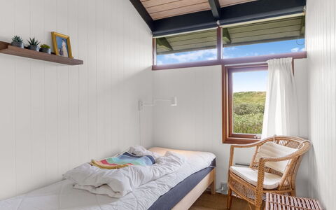 Anita - 400M from the Sea: Soveværelse, Indretning, Seng, Loft, Etage, Sengetøj, Hjem, Sengetøj, Bed Frame, Værelse