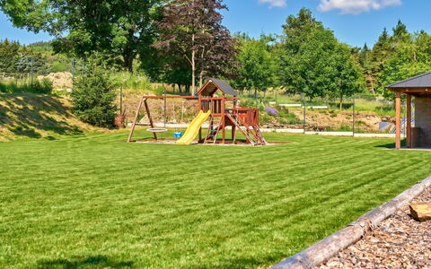 Kovářská 543: Græs, Have, Lawn, Bunddække, Landscaping, Gård, Backyard, Kunstgræs, Parkere