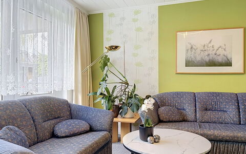 Meyer: Møbel, Indretning, Couch, Gulvbelægning, Bord, Stue, Etage, Textile, Værelse, Belysning