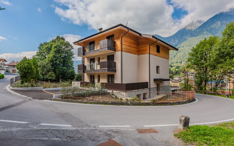 Il Nido: Udendørs Møbler, Busk, Hus, Udendørs Bord, Møbel, Hjem, Have, Lawn, Backyard, Estate