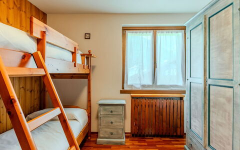 Calvet: Indretning, Møbel, Træ, Gulvbelægning, Etage, Værelse, Loft, Soveværelse, Seng, Bejdse