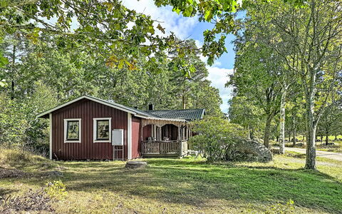 Tallstugan: Himmel, Møbel, Træ, Udendørs Møbler, Bord, Stol, Sky, Udendørs Bord, Hårdttræ, Planke