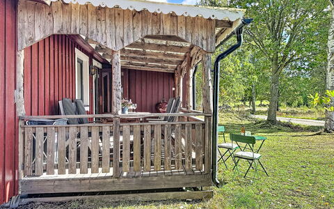 Tallstugan: Himmel, Møbel, Træ, Udendørs Møbler, Bord, Stol, Sky, Udendørs Bord, Hårdttræ, Planke