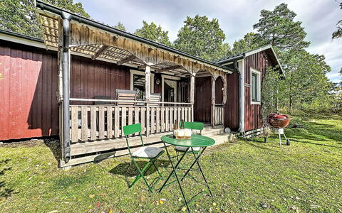 Tallstugan: Himmel, Møbel, Træ, Udendørs Møbler, Bord, Stol, Sky, Udendørs Bord, Hårdttræ, Planke