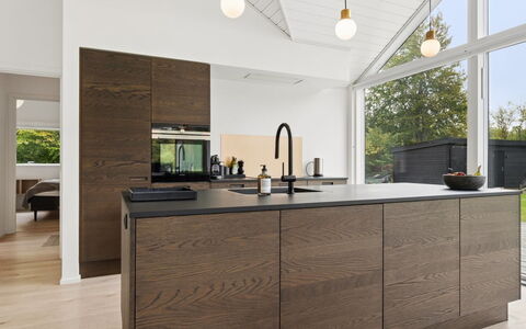 Felicita - 800M from the Sea: Gulvbelægning, Møbel, Køkken, Indretning, Countertop, Etage, Cabinetry, Trægulve, Køkken Apparat, Husholdningsapparat