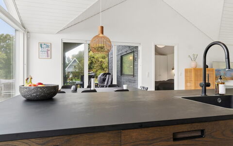 Felicita - 800M from the Sea: Countertop, Køkken, Indretning, Gulvbelægning, Møbel, Træ, Cabinetry, Etage, Loft, Lysarmatur