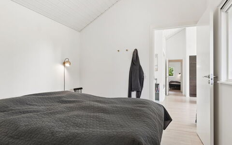 Felicita - 800M from the Sea: Indretning, Gulvbelægning, Loft, Træ, Etage, Møbel, Hjem, Soveværelse, Seng, Trægulve