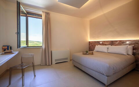 Poggio Ambrato 18, Emma Villas: Soveværelse, Seng, Sengetøj, Sengetøj, Bed Frame, Sengetøj, Pude, Suite, Lampe, Hotel