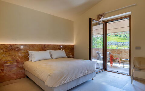Poggio Ambrato 18, Emma Villas: Bejdse, Hårdttræ, Svømmepøl, Udvej, Trægulve, Bed Frame, Hotel, Sengetøj, Eco Hotel, Soveværelse