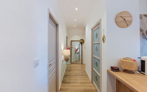Le 3 Delaunay: Arkitektur, Hældning, Sommerhus, Bjergkæde, Bjælkehytte, Sidespor, Tømmer, Alps, Eco Hotel, Bjerglandsby