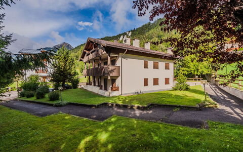 Sole e Neve: Arkitektur, Hældning, Sommerhus, Bjergkæde, Bjælkehytte, Sidespor, Tømmer, Alps, Eco Hotel, Bjerglandsby