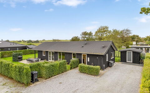 Ellanor - 100M from the Sea