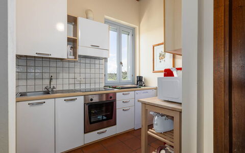La Certaldina Luna Apartment: Køkken Apparat, Køkken, Større Bandage, Countertop, Indretning, Gulvbelægning, Cabinetry, Køkkenvask, Værelse, Møbel