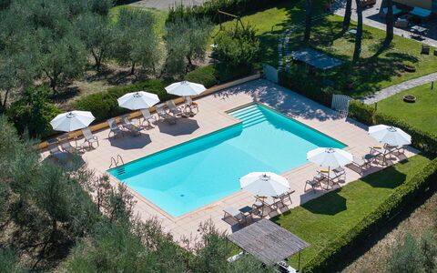 La Certaldina Luna Apartment: Svømmepøl, Udvej, Udendørs Møbler, Liggestol, Eco Hotel, Thermae, Paraply, Hotel, Skygge, Stol