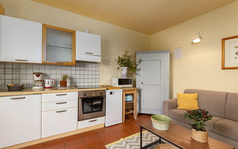 La Certaldina Stella Apartment: Møbel, Køkken Apparat, Større Bandage, Indretning, Køkken, Gulvbelægning, Træ, Countertop, Cabinetry, Etage