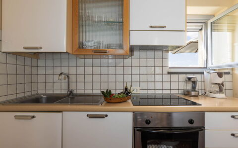 La Certaldina Sole Apartment: Køkken, Countertop, Køkken Apparat, Køkkenvask, Cabinetry, Større Bandage, Indretning, Sanitærarmatur, Håndvask, Tap