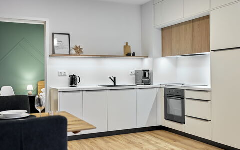 Lagom: Køkken, Køkken Apparat, Indretning, Møbel, Gulvbelægning, Countertop, Cabinetry, Større Bandage, Træ, Etage
