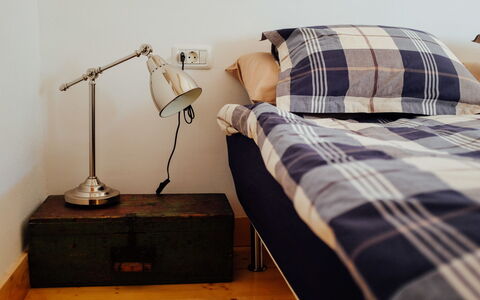 Marijana: Soveværelse, Møbel, Seng, Sengetøj, Sengetøj, Sengetøj, Gulvbelægning, Etage, Bed Frame, Værelse