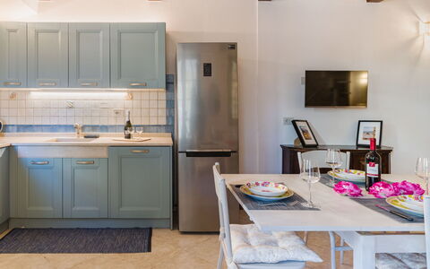 Casa Corallina: Møbel, Køkken, Køkken Apparat, Indretning, Countertop, Større Bandage, Gulvbelægning, Træ, Cabinetry, Etage