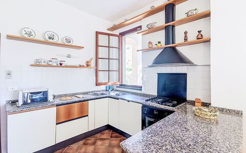 La Villa di Andrea: Køkken, Gulvbelægning, Indretning, Countertop, Etage, Hjem, Køkken Apparat, Cabinetry, Værelse, Større Bandage