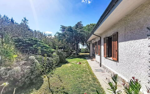 La Villa di Andrea: Busk, Hus, Hjem, Sommerhus, Have, Estate, Indkørsel, Gård, Landscaping, Stuehus