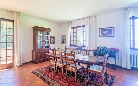 La Villa di Andrea: Møbel, Gulvbelægning, Indretning, Træ, Bord, Etage, Stol, Værelse, Loft, Spisestue
