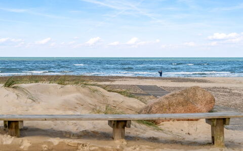 Alena - 50M from the Sea: Blå, Himmel, Vand, Strand, Krop Af Vand, Naturligt Miljø, Horisont, Kyst, Hav