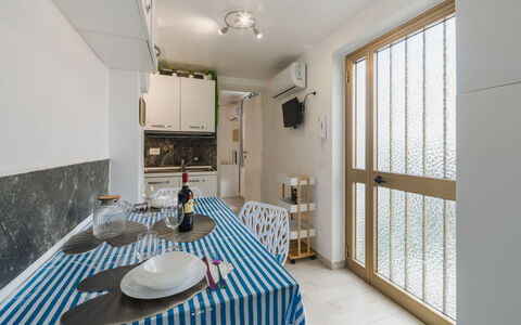 Dimora Little Dream: Væg, Træ, Gulvbelægning, Indretning, Etage, Møbel, Værelse, Loft, Lejlighed, Køkken