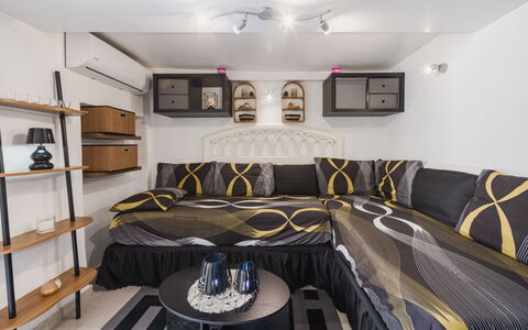 Dimora Little Dream: Indretning, Møbel, Gulvbelægning, Etage, Textile, Værelse, Belysning, Loft, Soveværelse, Seng