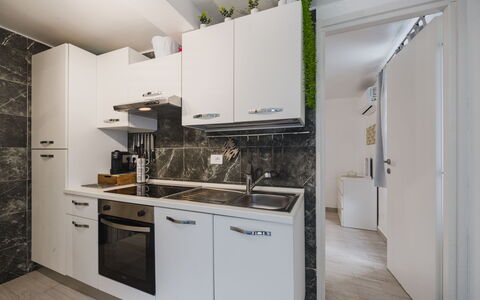 Dimora Little Dream: Køkken, Køkken Apparat, Større Bandage, Countertop, Træ, Indretning, Gulvbelægning, Cabinetry, Møbel, Etage
