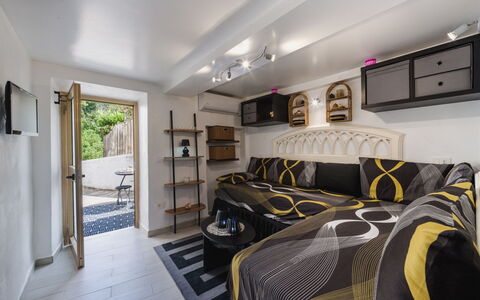 Dimora Little Dream: Møbel, Indretning, Gulvbelægning, Etage, Soveværelse, Træ, Seng, Værelse, Loft, Textile