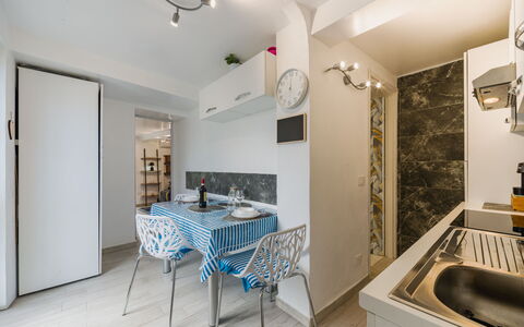 Dimora Little Dream: Indretning, Gulvbelægning, Etage, Møbel, Træ, Værelse, Loft, Køkken, Større Bandage, Countertop