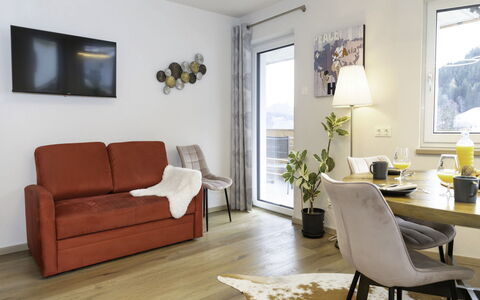 Auffach 609: Møbel, Indretning, Gulvbelægning, Lejlighed, Etage, Hjem, Bord, Værelse, Couch, Stue
