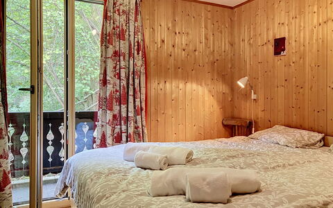 Chalet Scarbo: Soveværelse, Seng, Træ, Indretning, Møbel, Sengetøj, Etage, Sengetøj, Gulvbelægning, Værelse