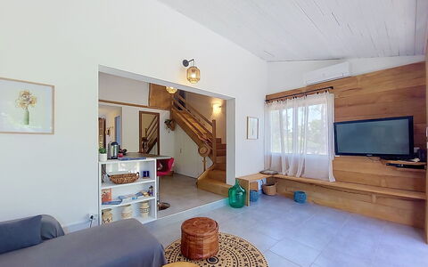 Mini Villa Mare Sole: Indretning, Møbel, Gulvbelægning, Etage, Væg, Træ, Loft, Værelse, Couch, Stue
