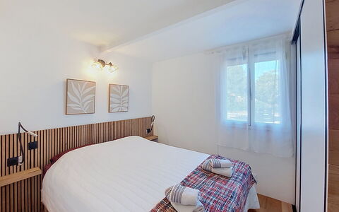 Mini Villa Mare Sole: Møbel, Indretning, Seng, Gulvbelægning, Væg, Etage, Soveværelse, Træ, Loft, Værelse