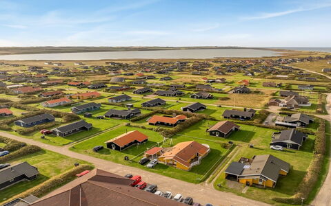 Aarthi - 300M from the Sea: Landskab, Almindeligt, Farm