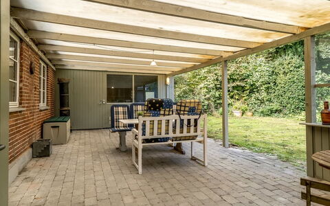 Terese - 200M to the Fjord: Træ, Loft, Møbel, Veranda, Bejdse, Hårdttræ, Skygge, Udendørs Struktur, Backyard, Dæk