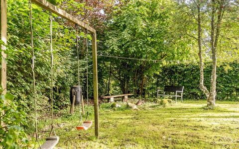 Terese - 200M to the Fjord: Blad, Vegetationen, Land Lot, Have, Plantesamfund, Bunddække, Backyard, Skygge, Lawn, Sollys
