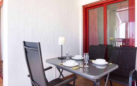 Balandros Sun: Møbel, Indretning, Bord, Køkken & Spisebord, Etage, Gulvbelægning, Stol, Spisestue, Loft, Kaffebord