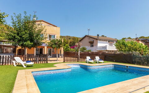 Casa Anchoa: Svømmepøl, Have, Hegn, Backyard, Landscaping, Estate, Lawn, Gård, Skygge, Stuehus