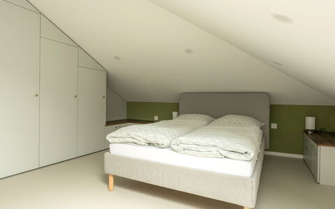 Acquarossa 13: Soveværelse, Træ, Gulvbelægning, Indretning, Seng, Loft, Etage, Møbel, Sengetøj, Bed Frame