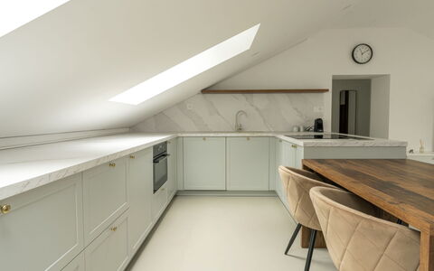 Acquarossa 13: Indretning, Gulvbelægning, Træ, Møbel, Loft, Countertop, Etage, Cabinetry, Køkken, Lysarmatur