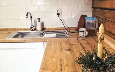 Donut Retreat 1: Træ, Møbel, Countertop, Gulvbelægning, Bejdse, Etage, Hårdttræ, Køkken, Cabinetry, Trægulve